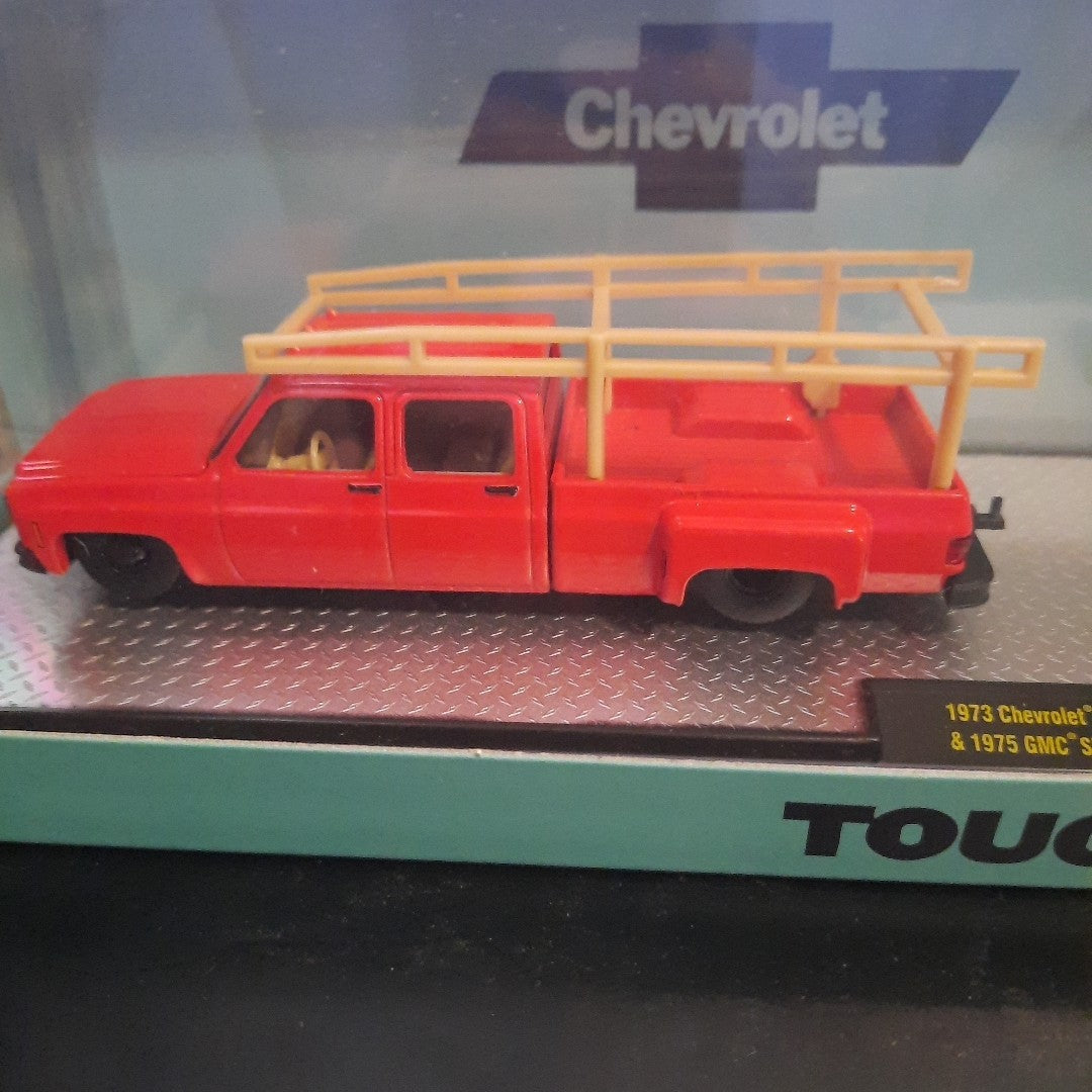 M2 Machines 1973 Chevrolet Cheyenne Super 30 & 1975 GMC Sierra Grande 1/64