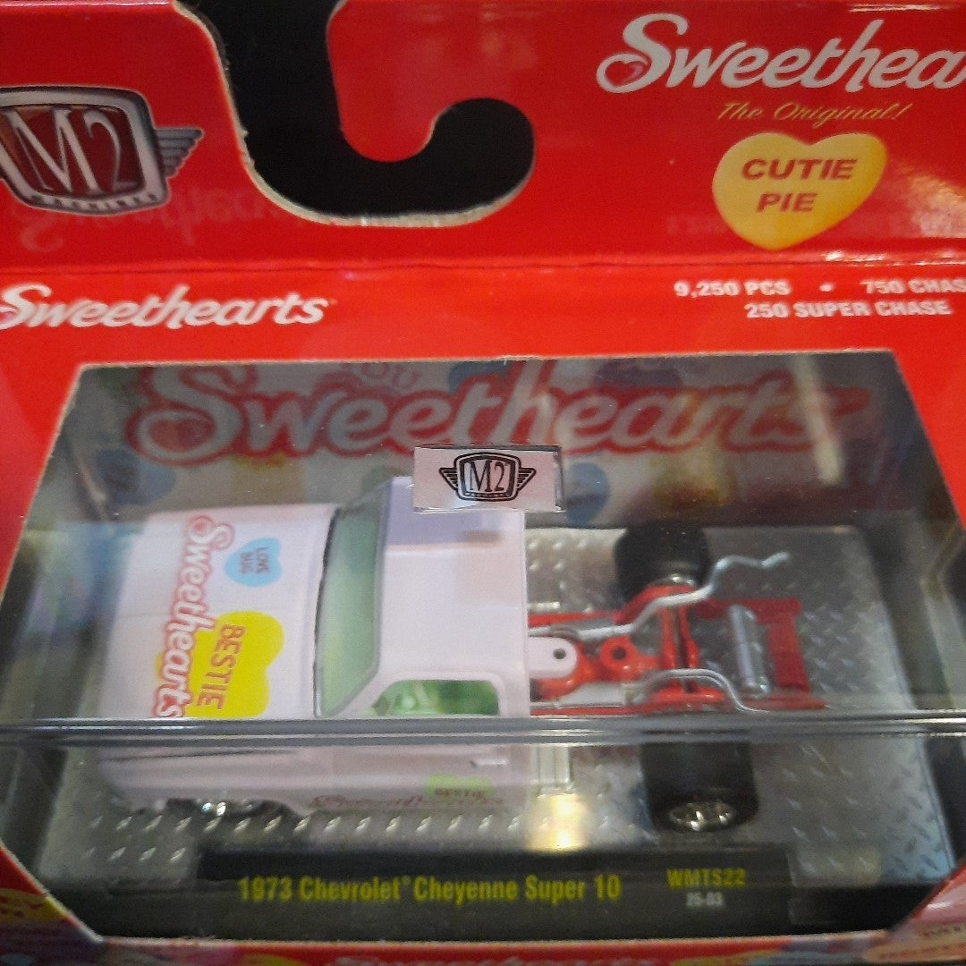 M2 Machines Sweethearts 1973 Chevrolet Cheyenne Super 10