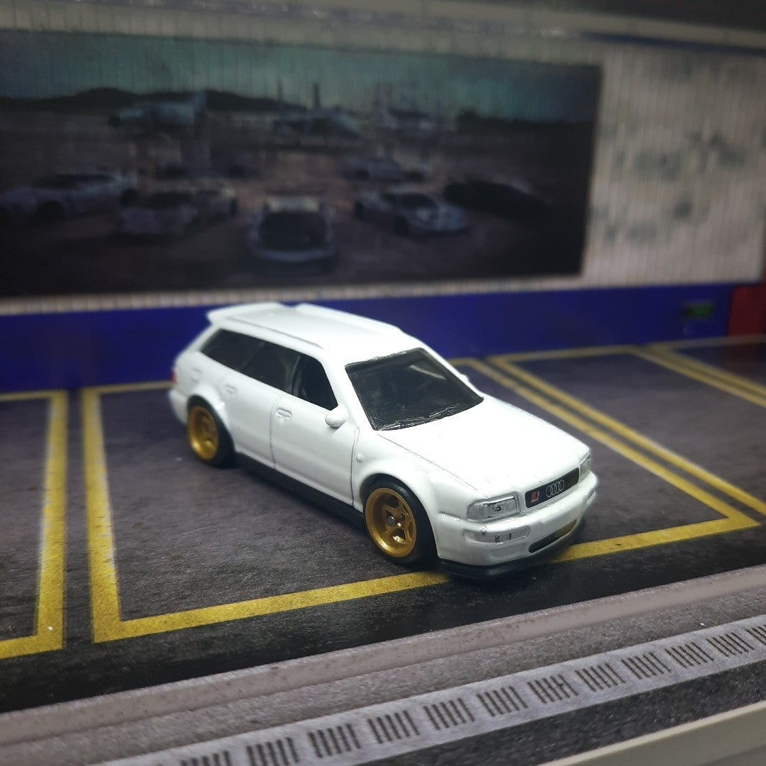 Hot Wheels 94 Audi Avant RS2 Custom Wheel Swap
