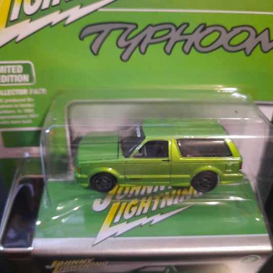 2025 Johnny Lightning Pro Collector storage Tin 1992 GMC Typhoon #2 GREEN NEW