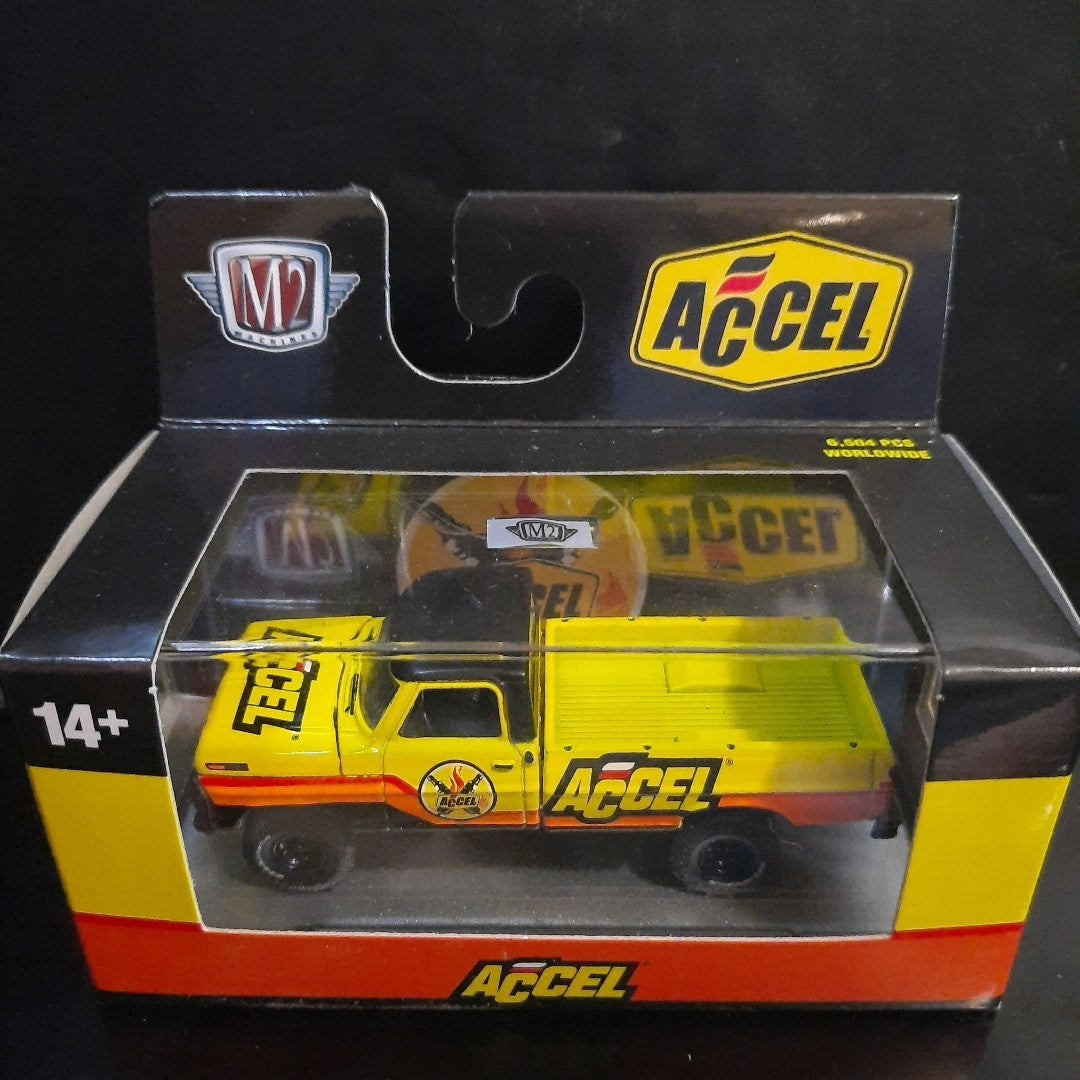 M2 Machines 1972 Ford F-250 Custom 4X4 ACCEL edition