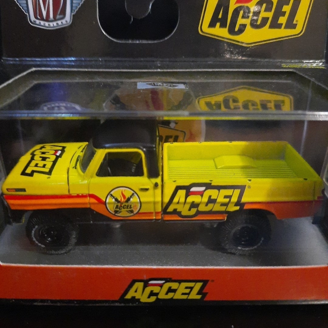 M2 Machines 1972 Ford F-250 Custom 4X4 ACCEL edition