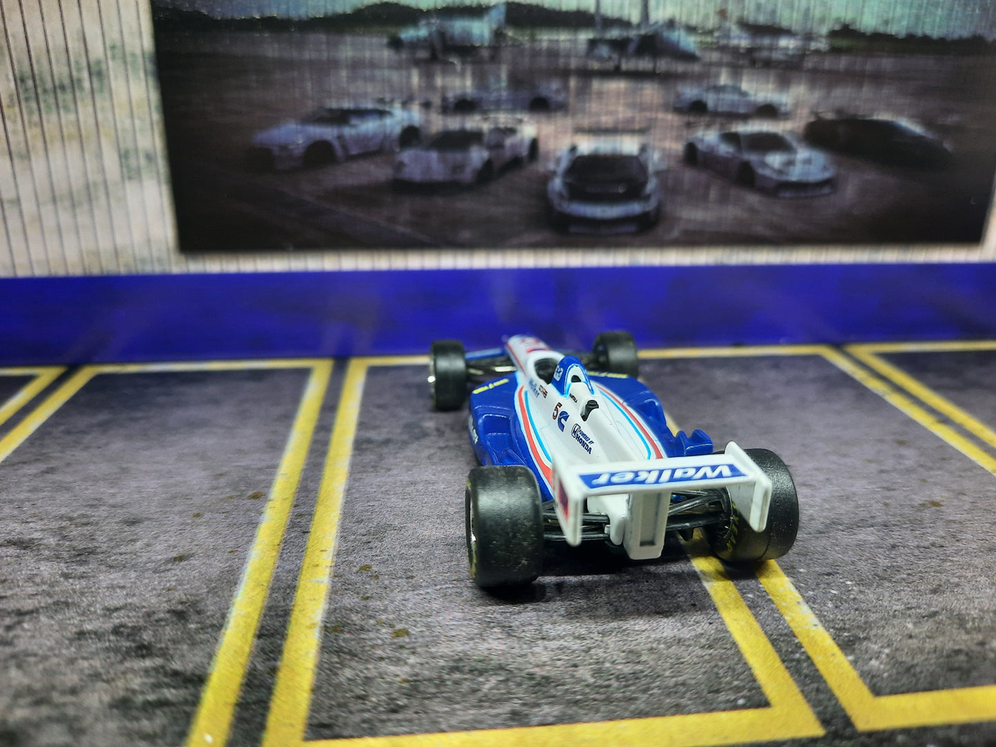 Loose 1999 Hot Wheels F1 Walker car White/Blue