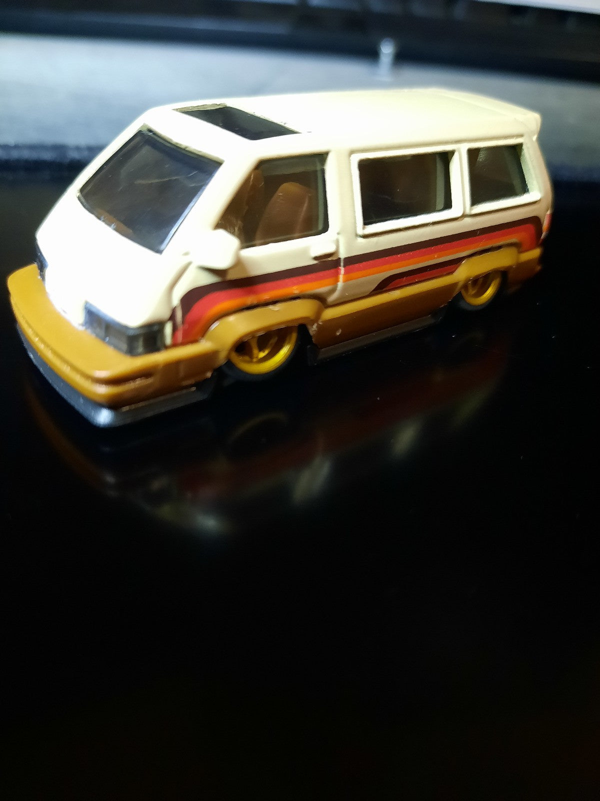 Hot Wheels Custom Wheel Swapped SUPER SLAMMED 1986 Toyota van W/Display Box Ship