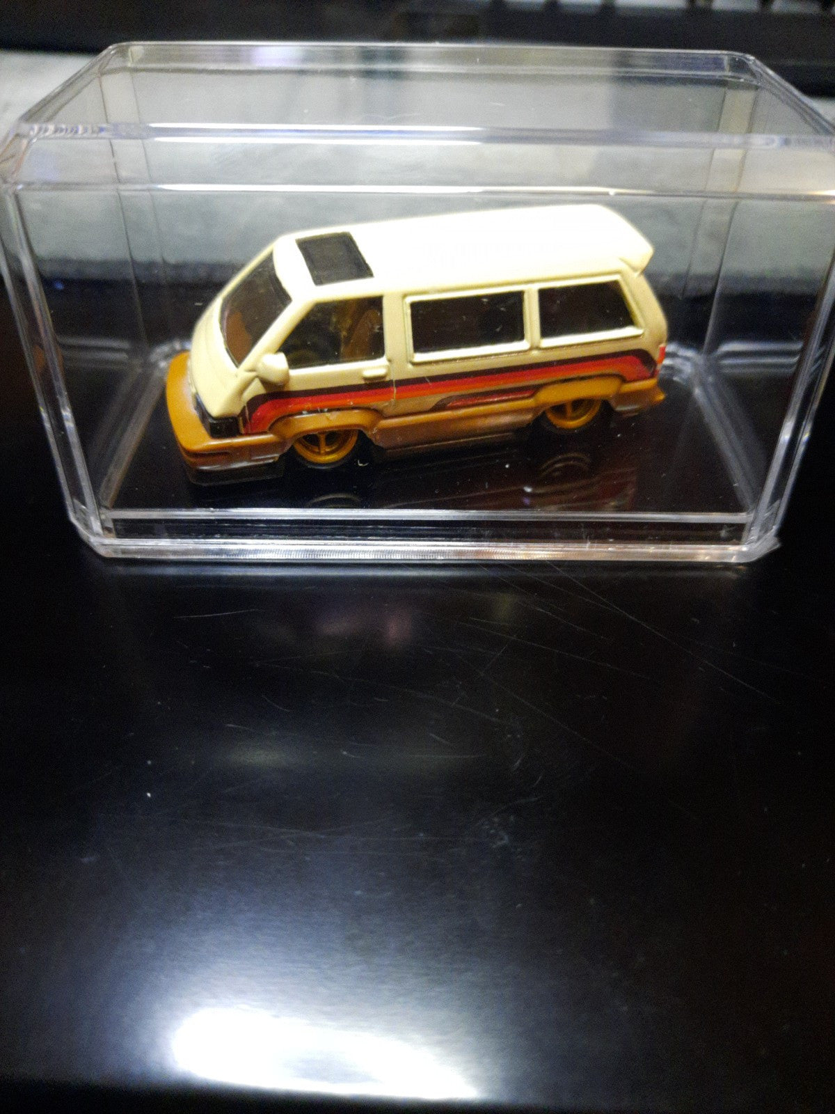 Hot Wheels Custom Wheel Swapped SUPER SLAMMED 1986 Toyota van W/Display Box Ship