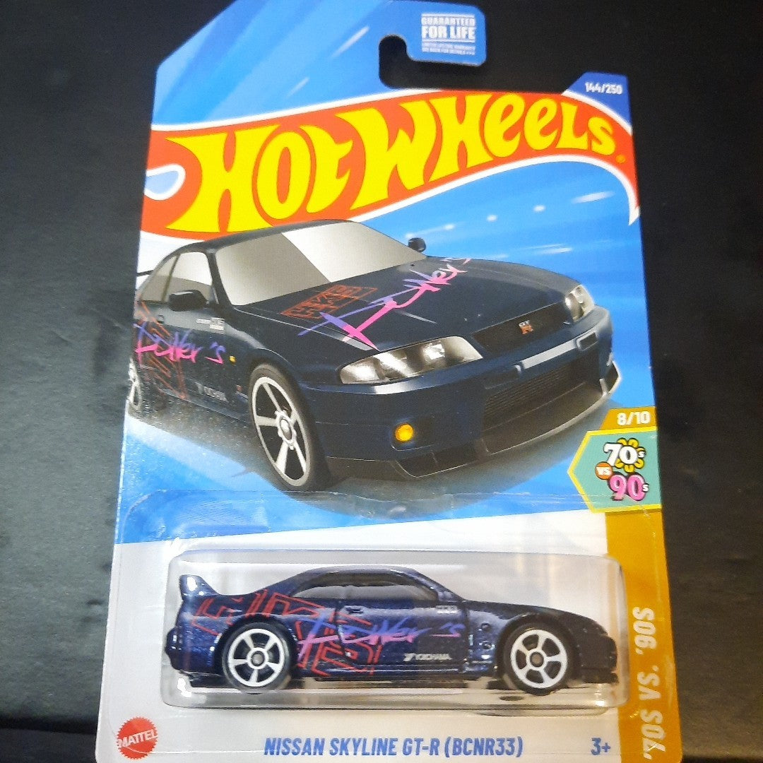 2025 Hot Wheels Nissan Skyline GT-R (BNR33) Blue Sparkle N Case