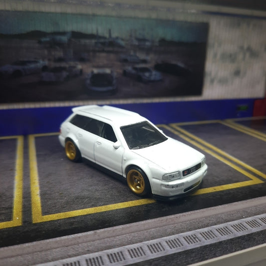 Hot Wheels 94 Audi Avant RS2 Custom Wheel Swap