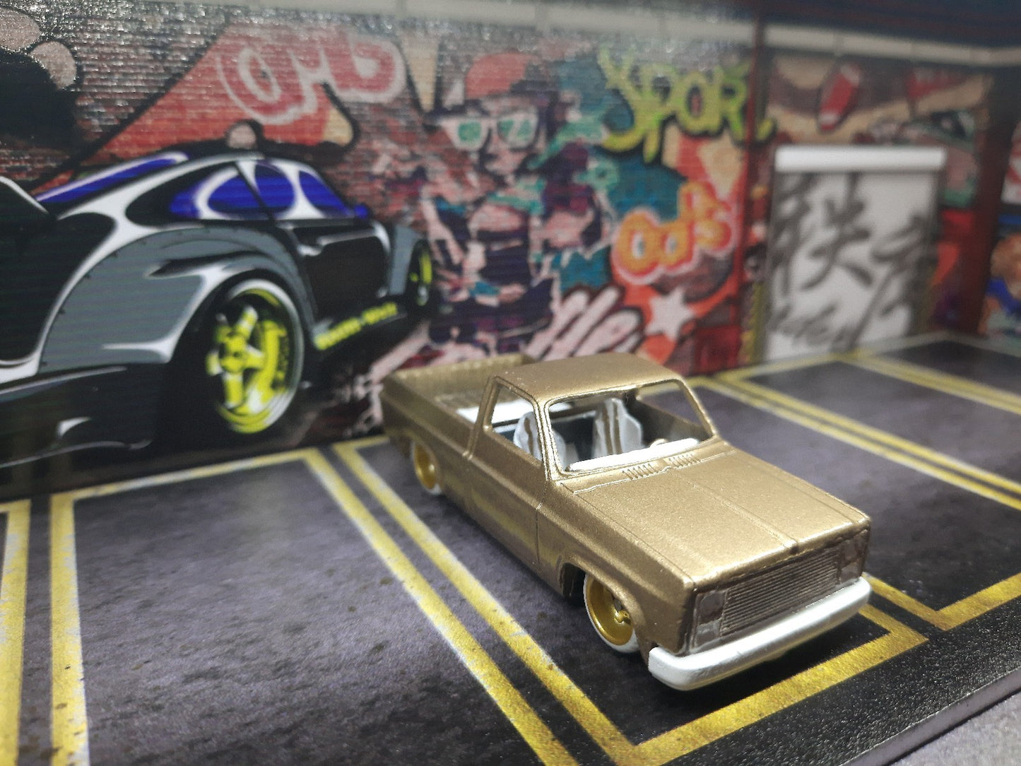 Hot Wheels Custom Chevy Squarebody With Display